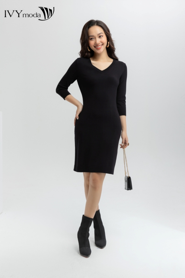 Đầm len body cổ tim IVY moda MS 42P0176