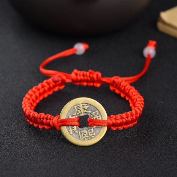 Vòng đeo tay dây chỉ đỏ handmade đồng tiền may mắn phong thủy