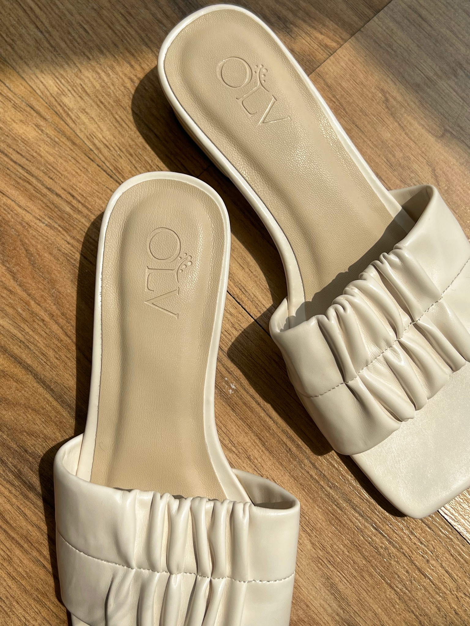 OLV - Dép Ruched Mules in White