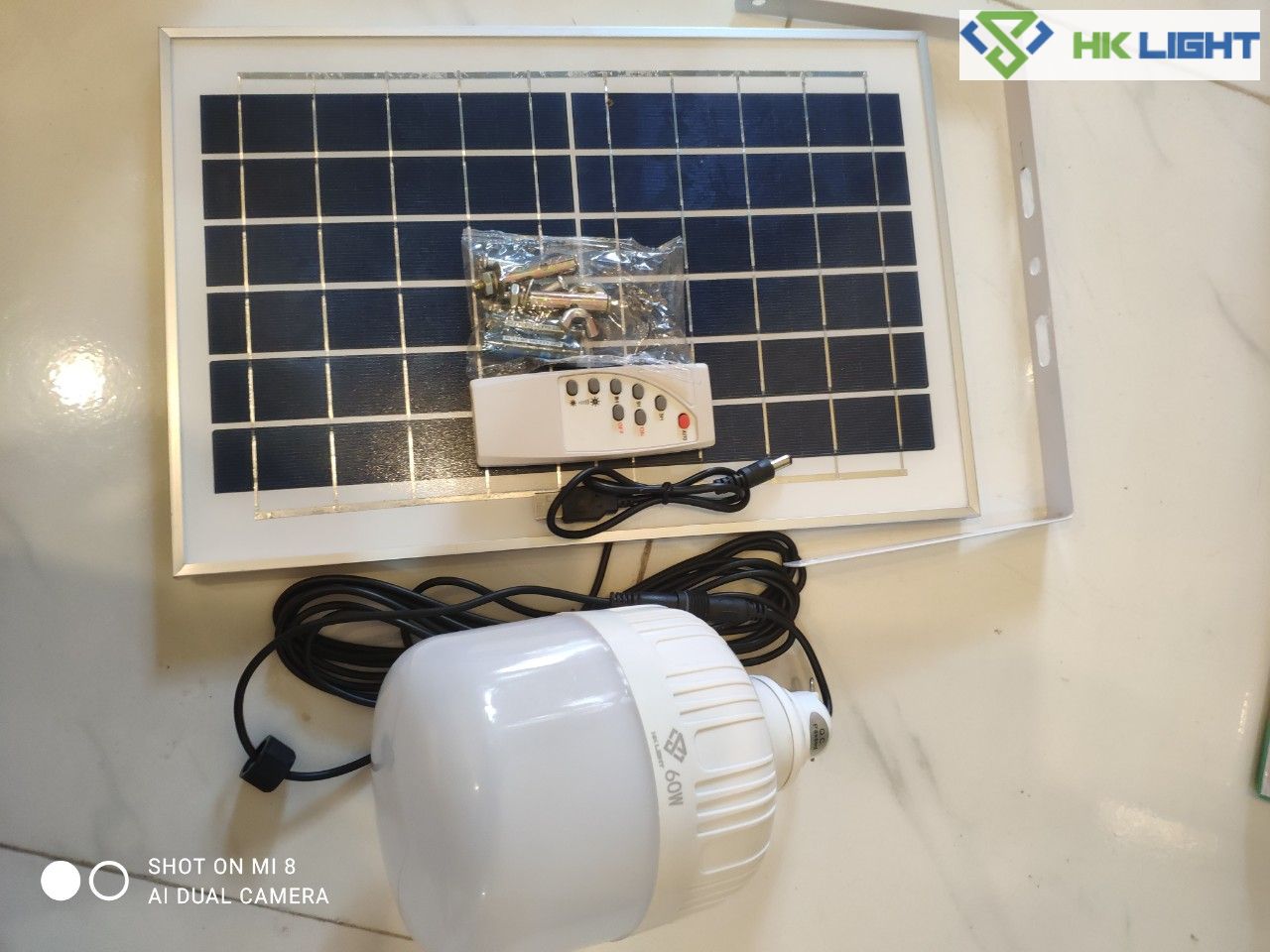 Đèn năng lượng mặt trời LED HK 60W
