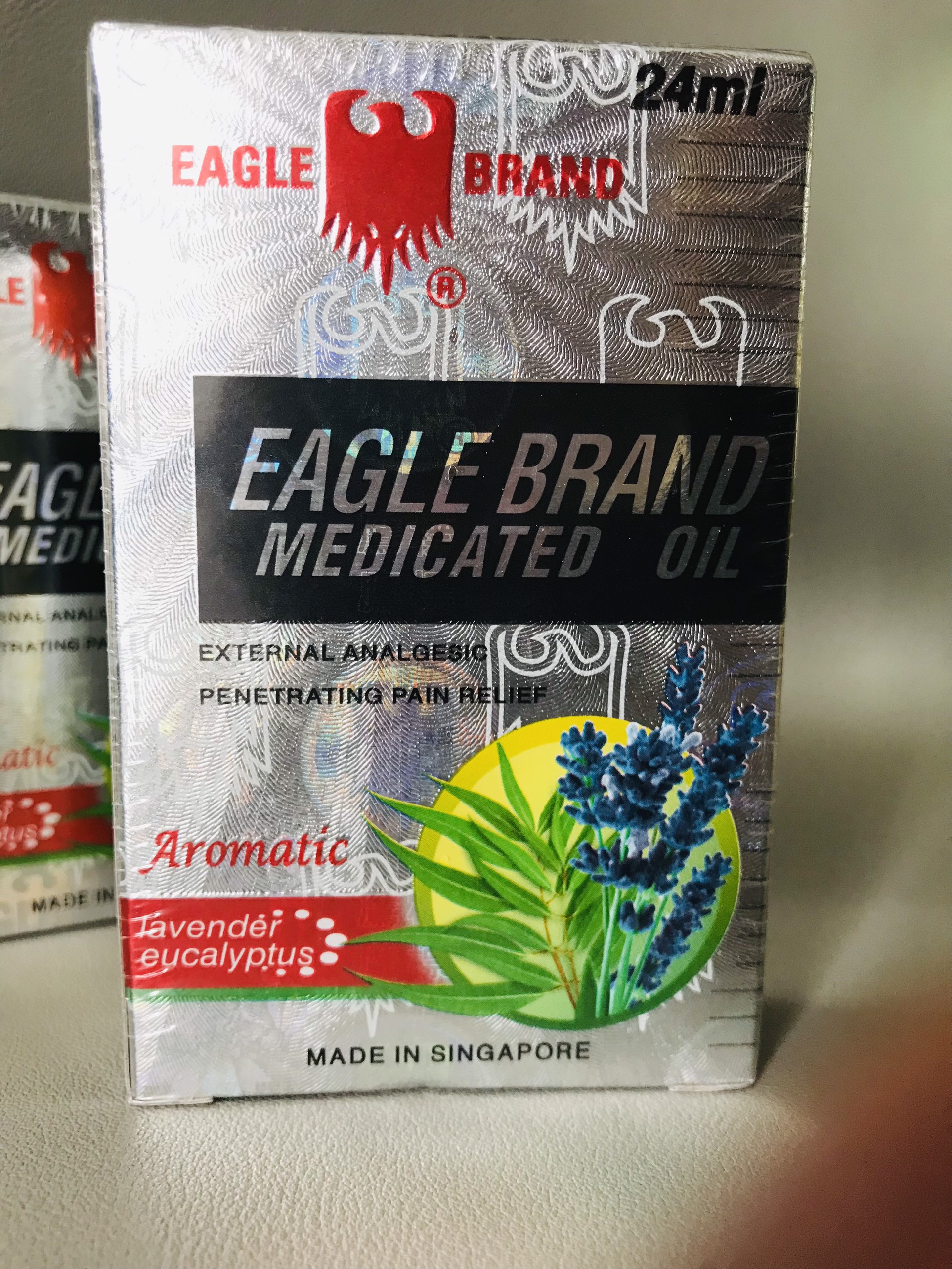 Dầu gió trắng hiệu con Ó (Eagle) Singapore