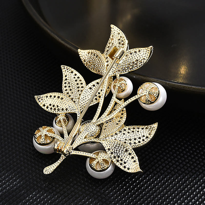 Fashion%20Pearl%20Leaf%20Brooch%20For%20Women%20Plant%20Brooches%20Clothing%20Coat%20Jewelry%20Party%20Accessries%20Gifts%20-%20Image%207