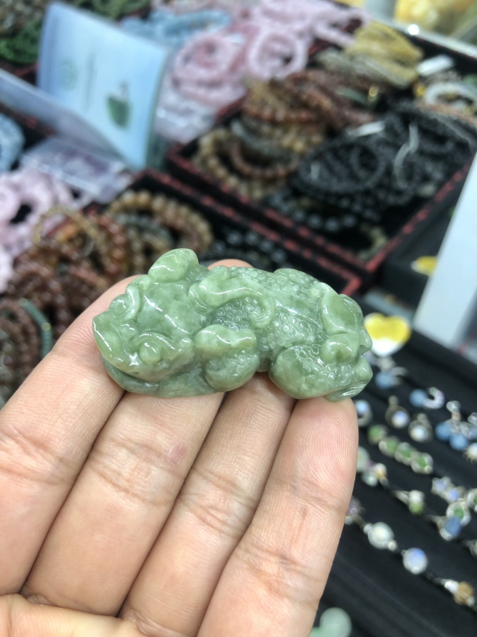 Mặt dây chuyền Tỳ Hưu vẩy rồng phong thủy đá ngọc phỉ thúy