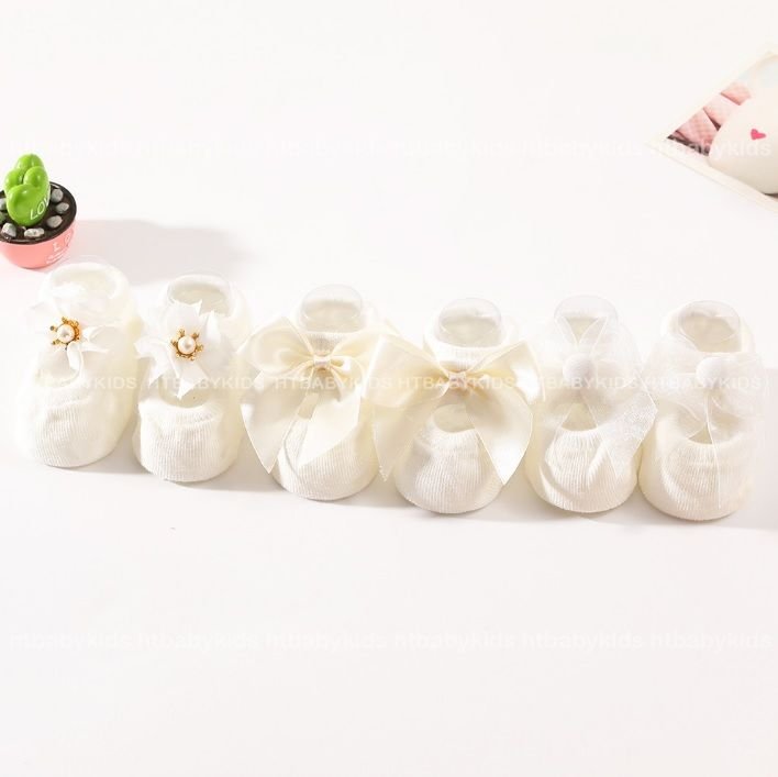 Tất tiểu thư cho bé gái sơ sinh