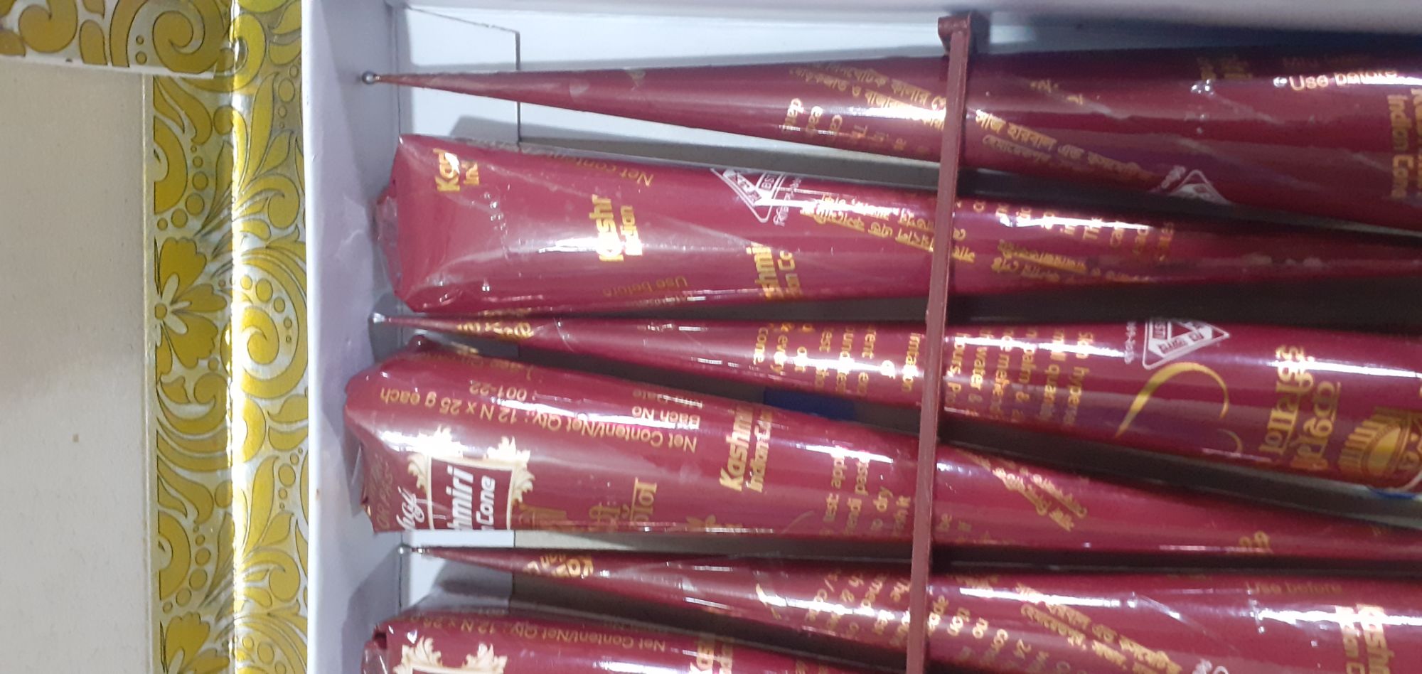 12%20in%201%20box%20Indian%20Kashmiri%20Mehedi%20Cone-%20%2012%20pieces%20-%20Image%205