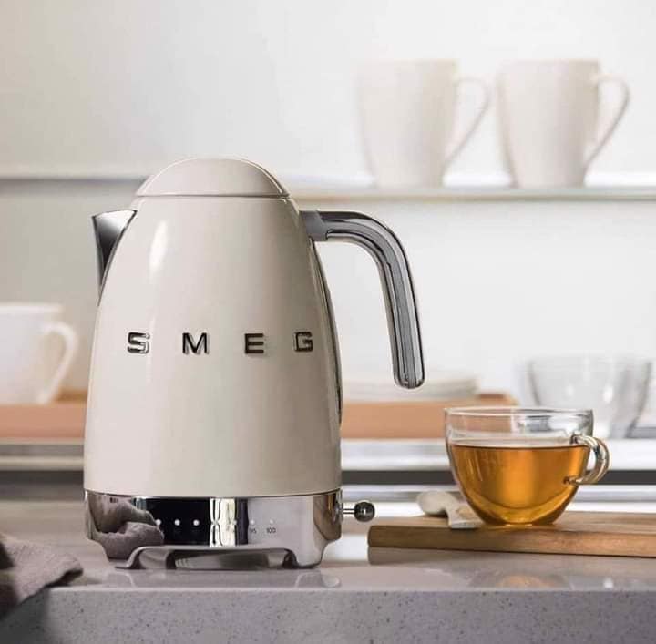 Ấm Đun Nước Siêu Tốc Smeg KLF04 (có chỉnh nhiệt + chức năng giữ ấm)