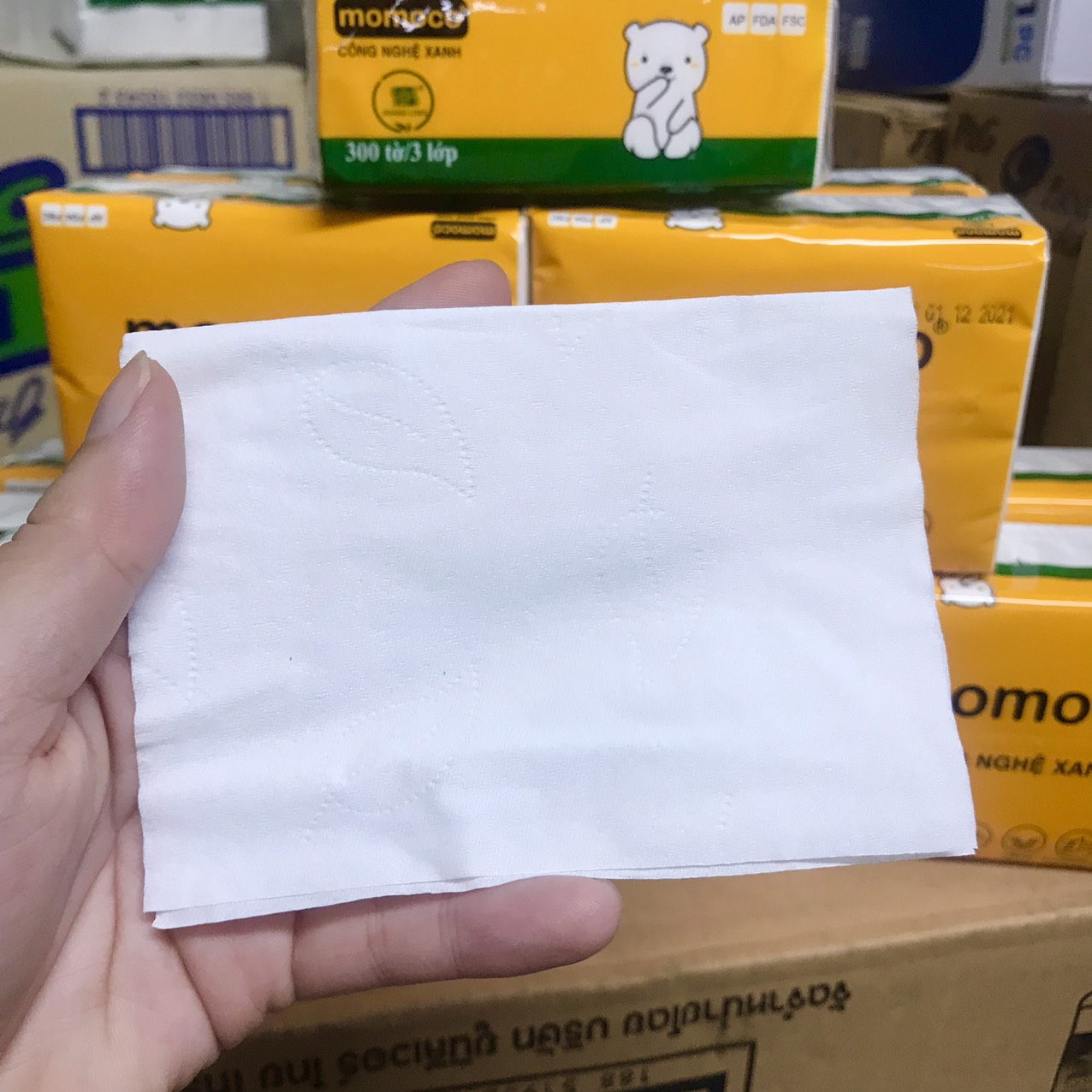 KHĂN GIẤY LỤA MOMOCO 300 TỜ/ GÓI HATISU