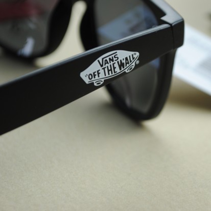 Promoten Citroen defect Awesome!VANS VANS Vintage Trendy Sunglasses Black Men Women Driving Free  Glasses Case x1 | Lazada PH
