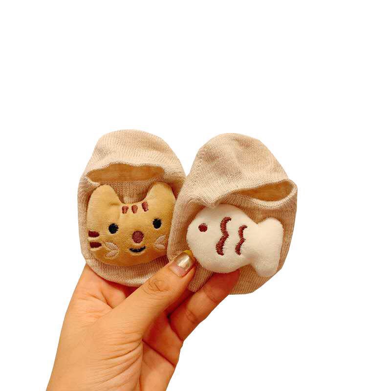 Tất sơ sinh hình thú cho bé