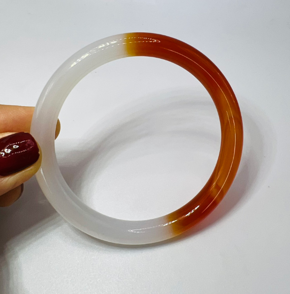 ( MẪU SIÊU HOT ) Vòng tay đá mã não tròn trắng phối đỏ siêu đẹp,đủ side,hàng thực tế,có tư vấn.
