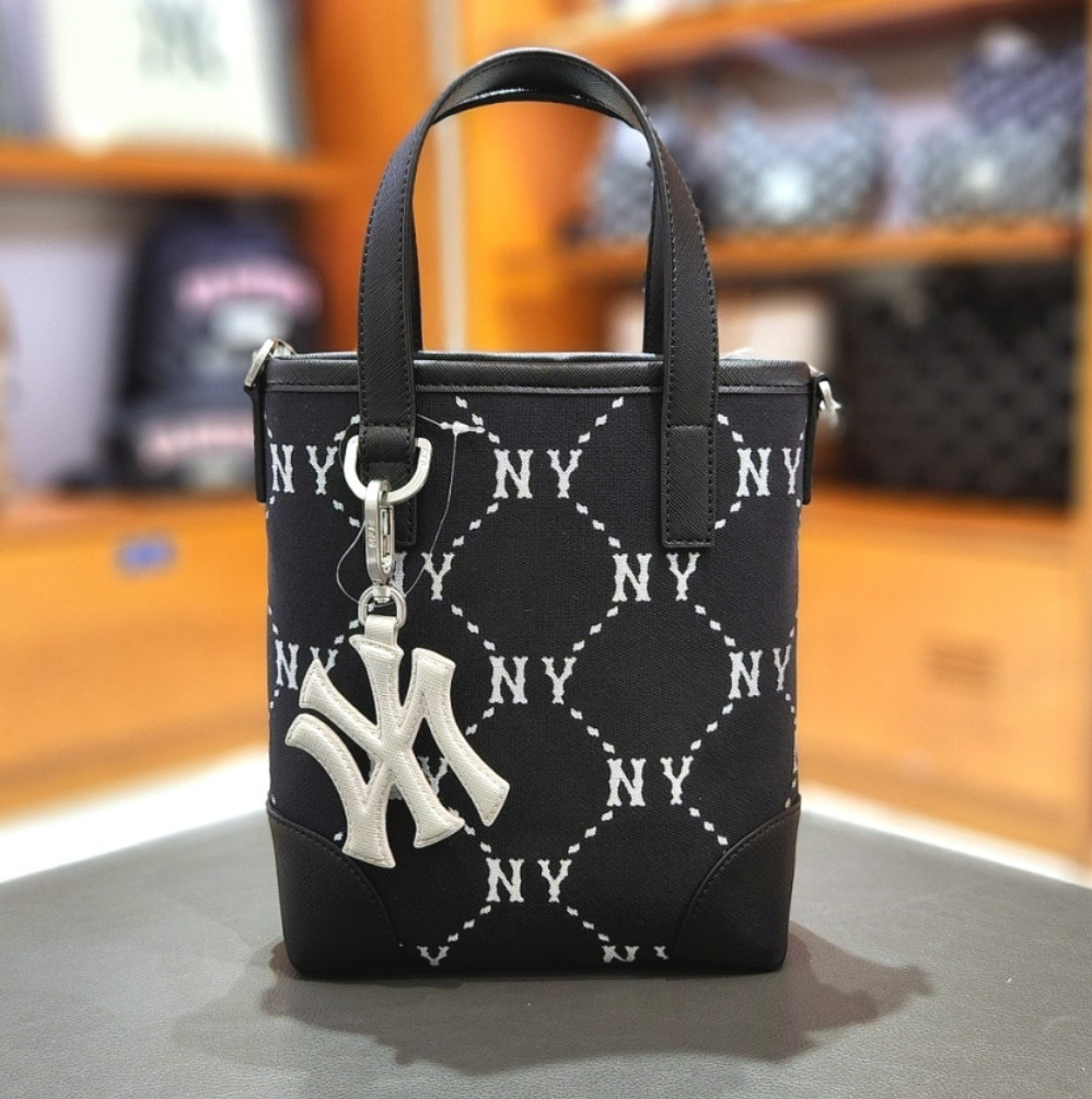 ハンドバッグ [ MLB ] MONOGRAM DIA JAQUARD HANDPHONE CROSS BAG MLB Korea DIA MONOGRAM JACQUARD CROSS BAG ジャカード クロス