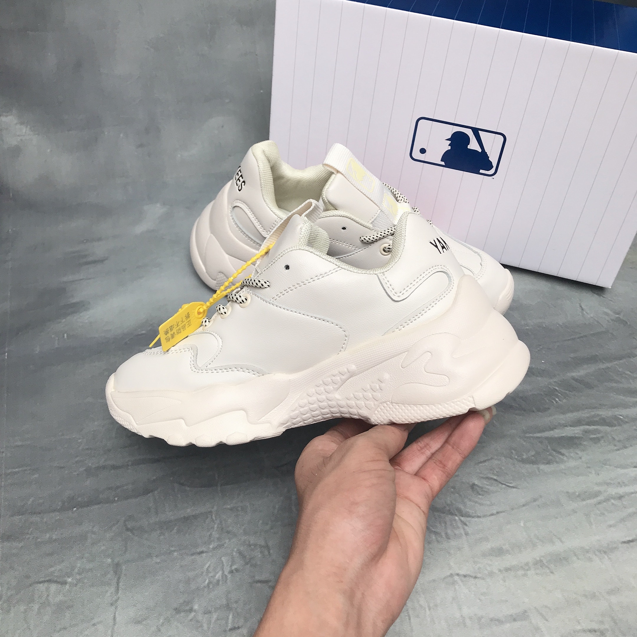 [Fullbox + Tất + Lọ tẩy trắng] Giày thể thao MLB Boston đẹp