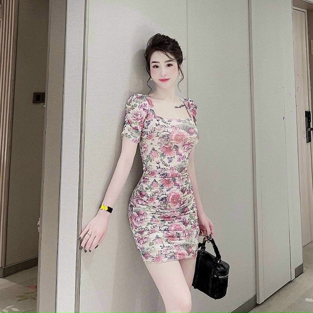 Đầm body tay ngắn cổ vuông thanh lịch