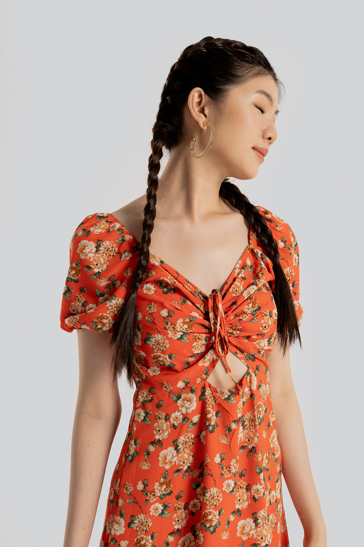 Đầm đỏ hoa maybi nhún ngực