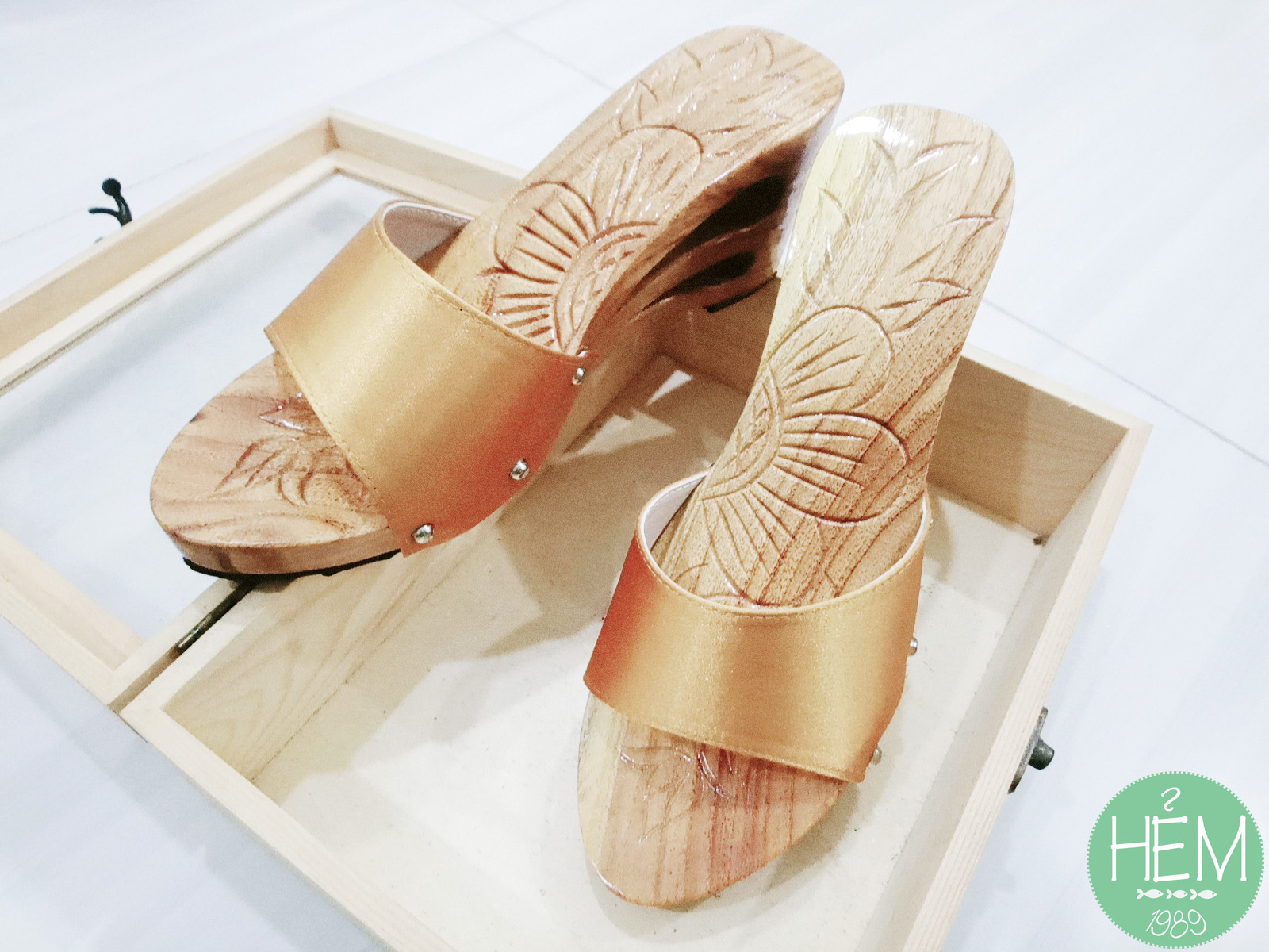 Cặp quai kèm đinh (không kèm guốc)