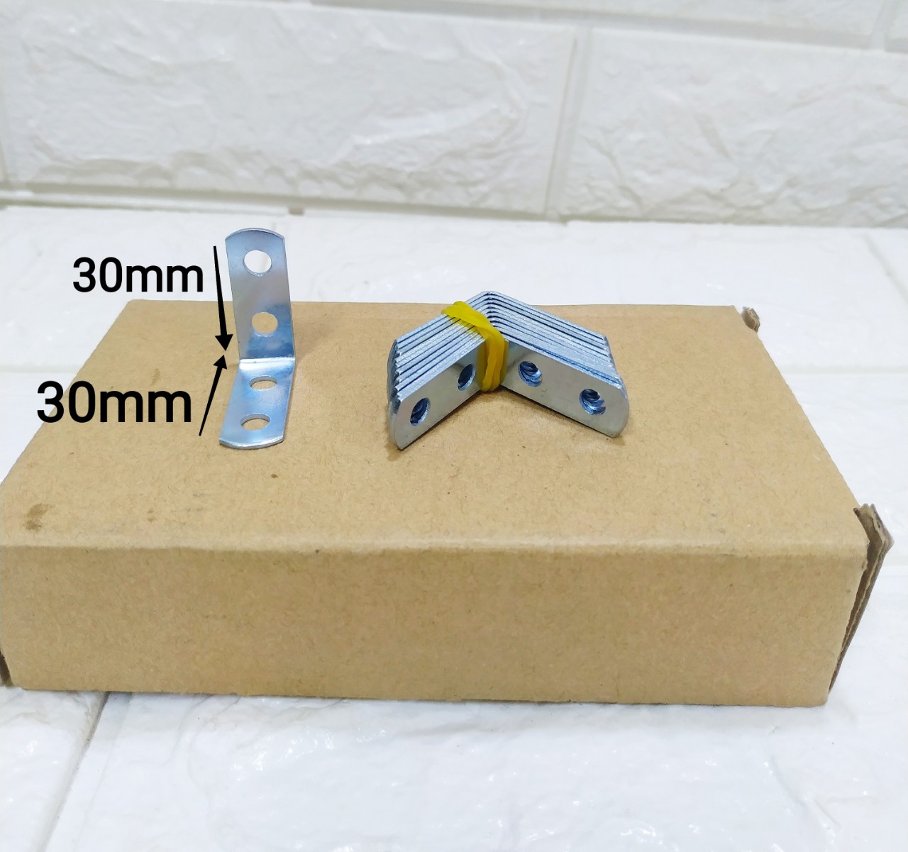 Eke góc vuông- bát L 4 lỗ