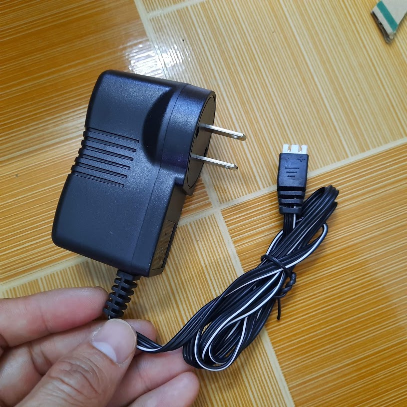 Củ sạc pin 7.4V cổng nối XH-3P (không kèm pin)