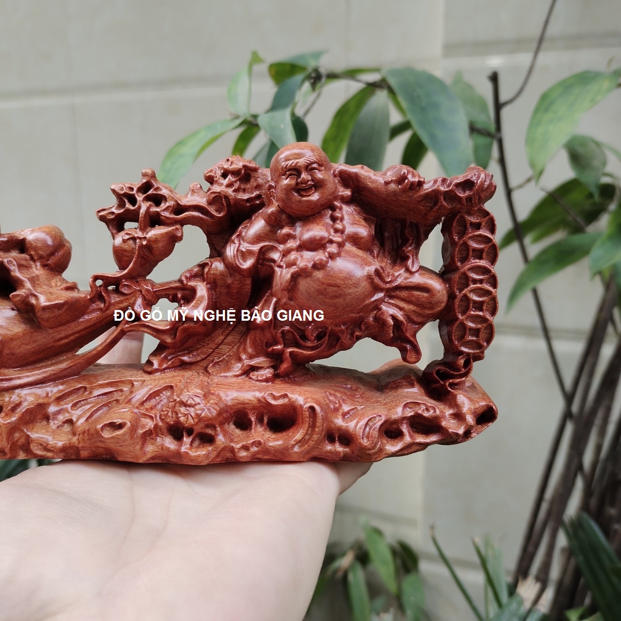 Tượng phật di lặc để ô tô gỗ hương