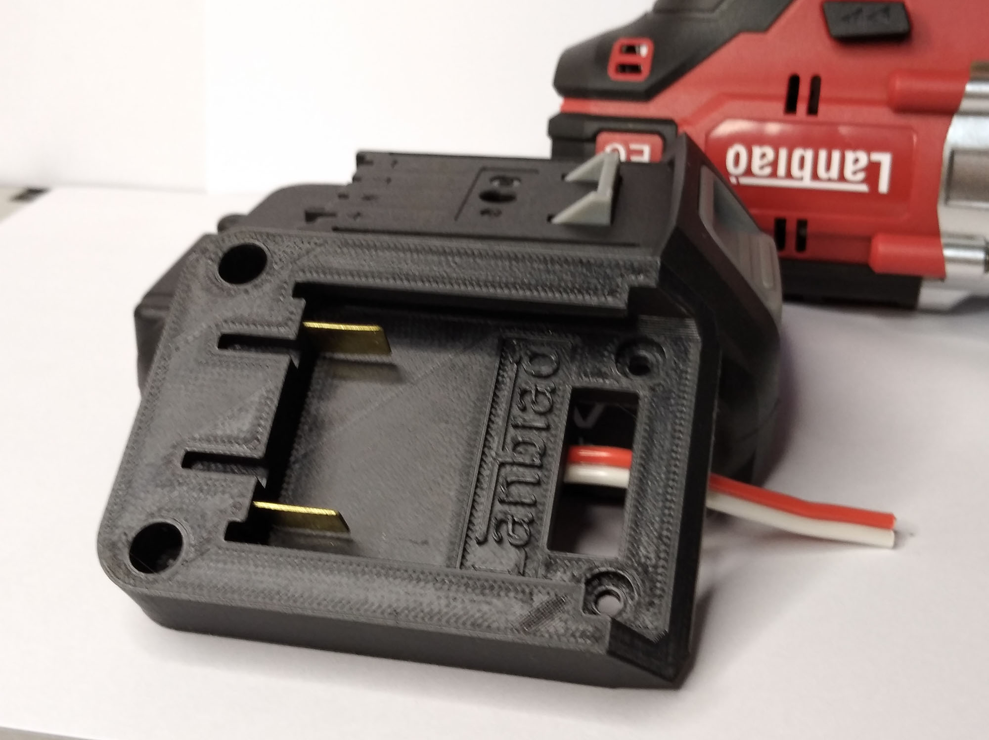 Đế lấy nguồn từ pin Lanbiao 20v