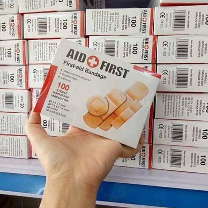 Hộp 100 miếng băng gạc cá nhân