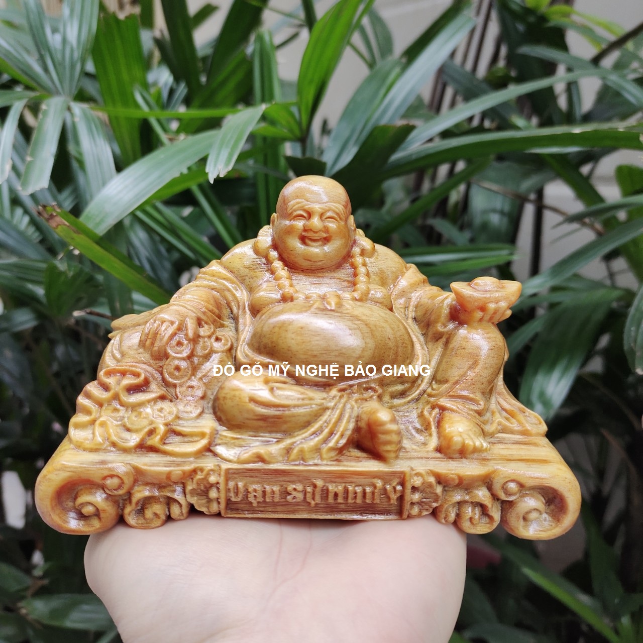 Tượng phật di lặc gỗ huyết long