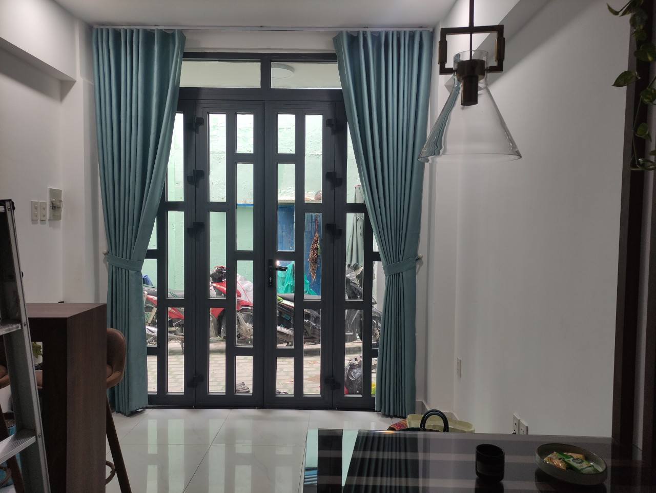 Keo may rèm cửa