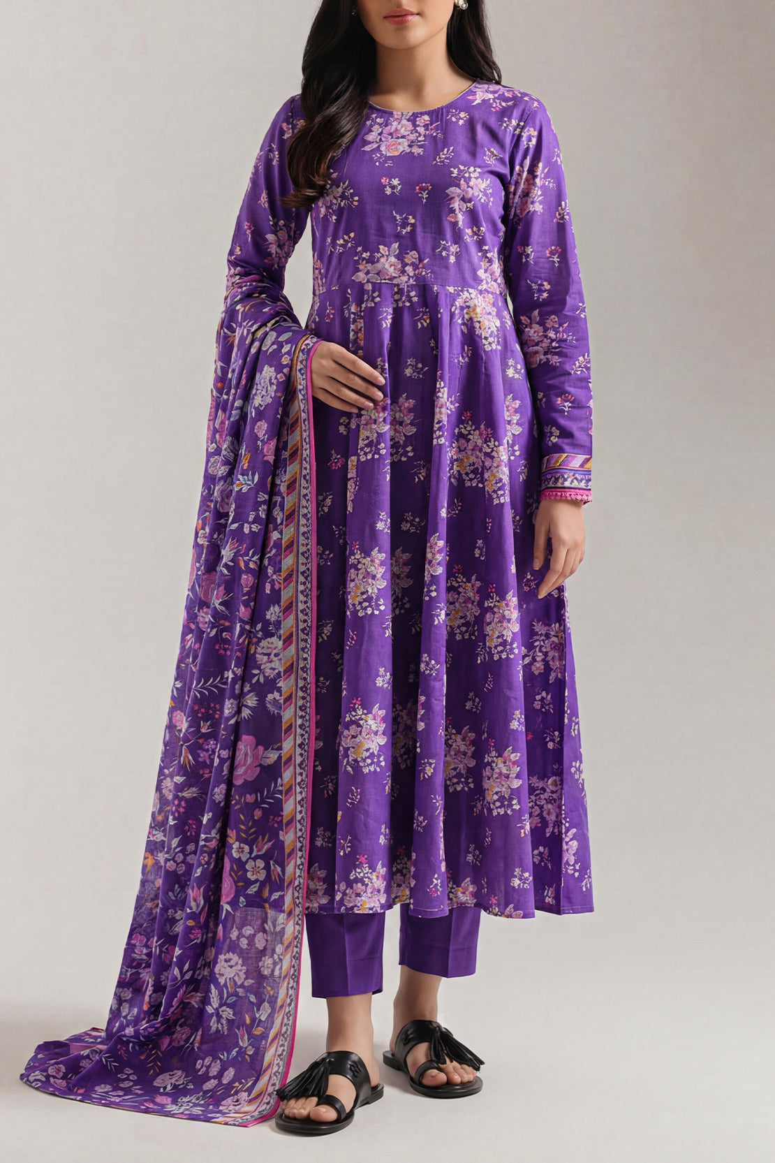 Saya%20Unstitched%20Printed%20Lawn%202%20Piece%20Suit%20For%20Women%20(Shirt/Dupatta)%20-%20Unstitched%20Fabric%20For%20Women%20-%20SUMMER%202026%20GILDED%20PETALS%20-%20Image%207