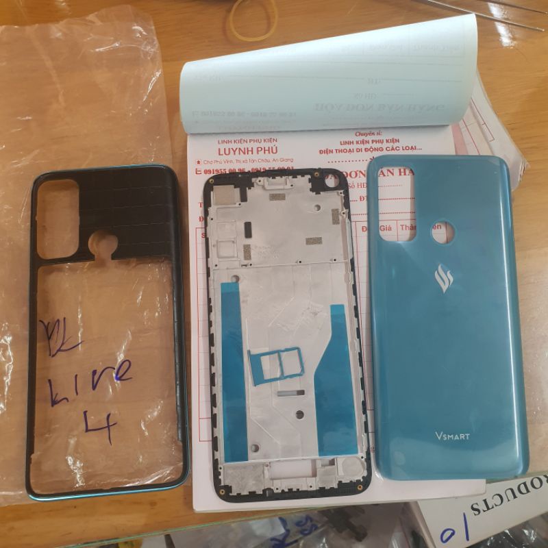Vỏ vsmart live 4 có khung sườn khay sim