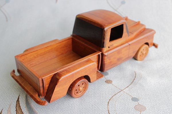 Mô hình xe bán tải bằng gỗ