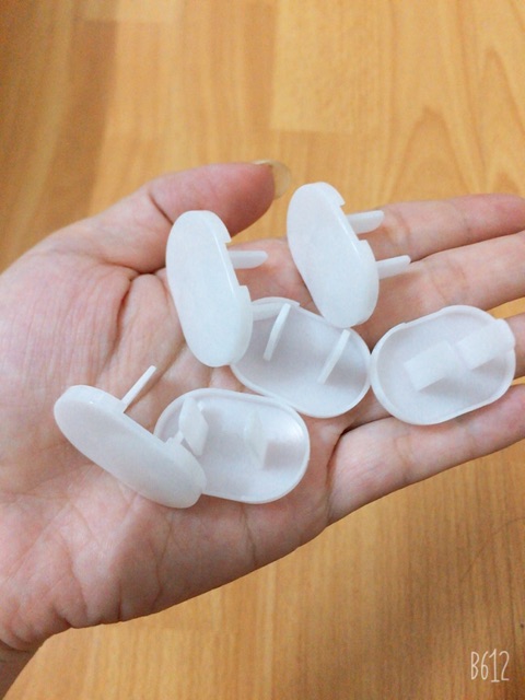 5 NÚT BỊT Ổ ĐIỆN AN TOÀN CHO BÉ