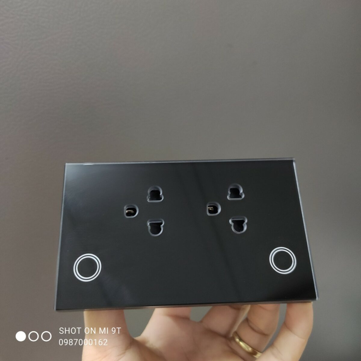 Ổ cắm âm tường thông minh Wifi Tuya