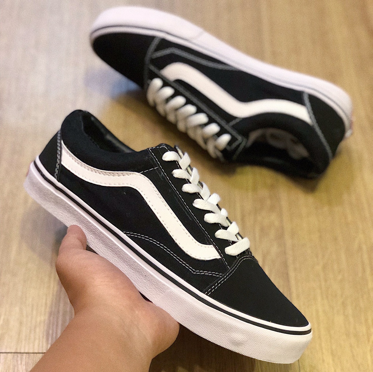 giày vans old skool đen sọc trắng