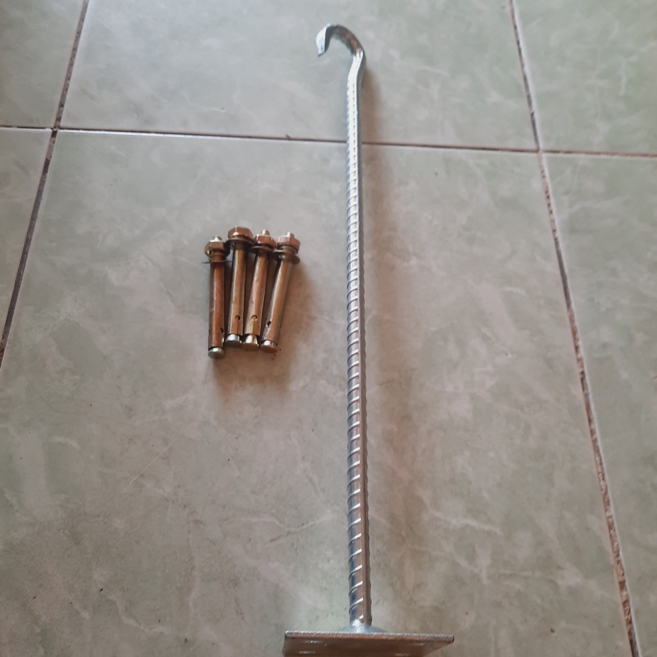 Móc quạt trần, treo đèn có đế đủ kích thước + 4con nở sắt M10