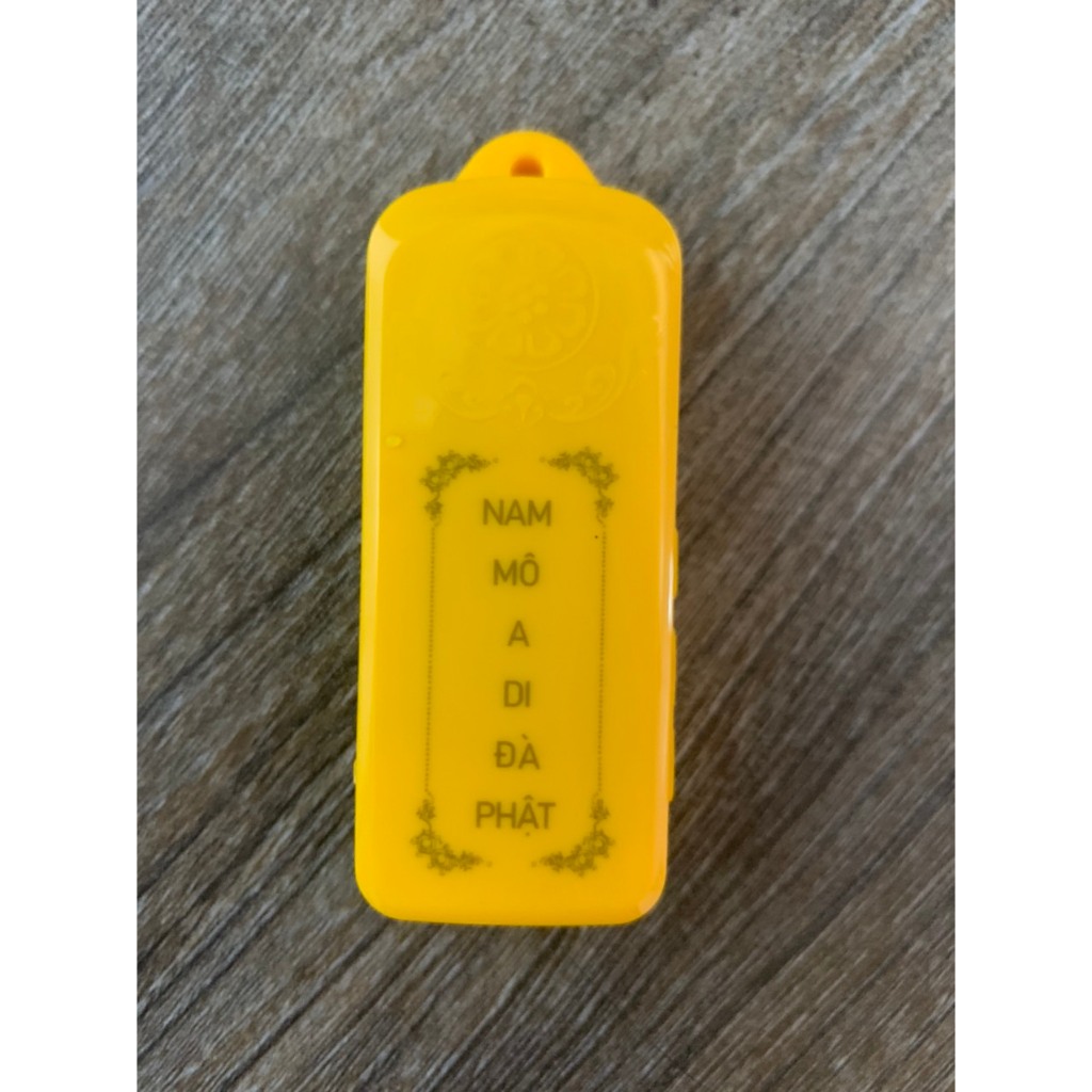 1 chiếc Đài niệm phật mini đeo cổ sẵn 4 bài (có kèm dây sạc)