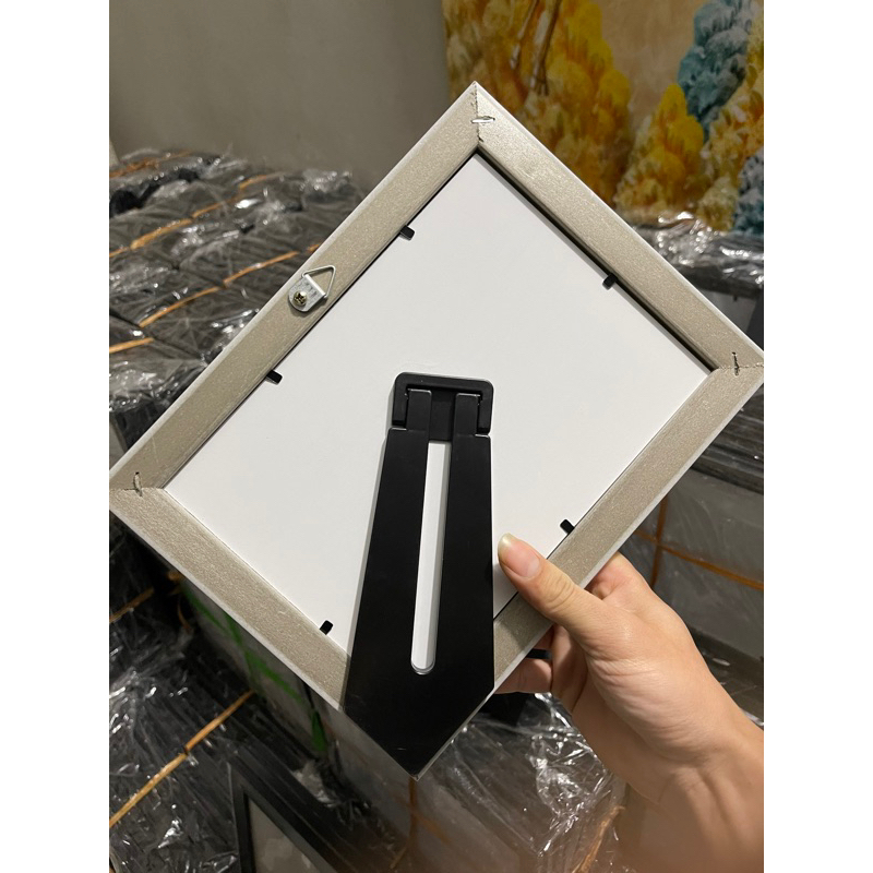 khung ảnh bằng khen a4(21x30)cm màu đẹp( bảo hành gãy vỡ).