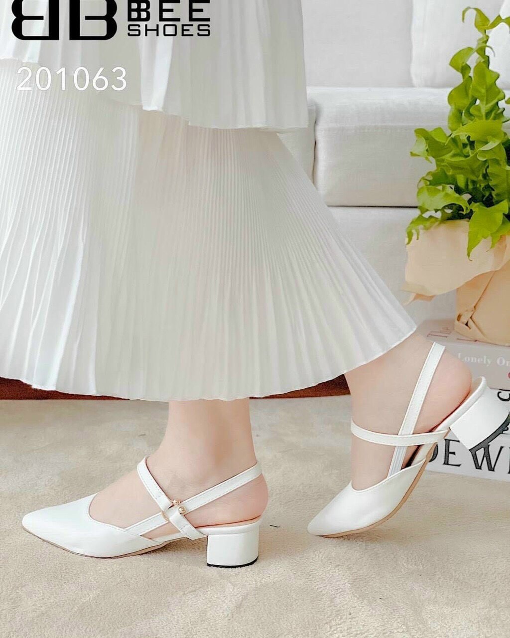 Giày sandal rọ mũi nhọn quay sau