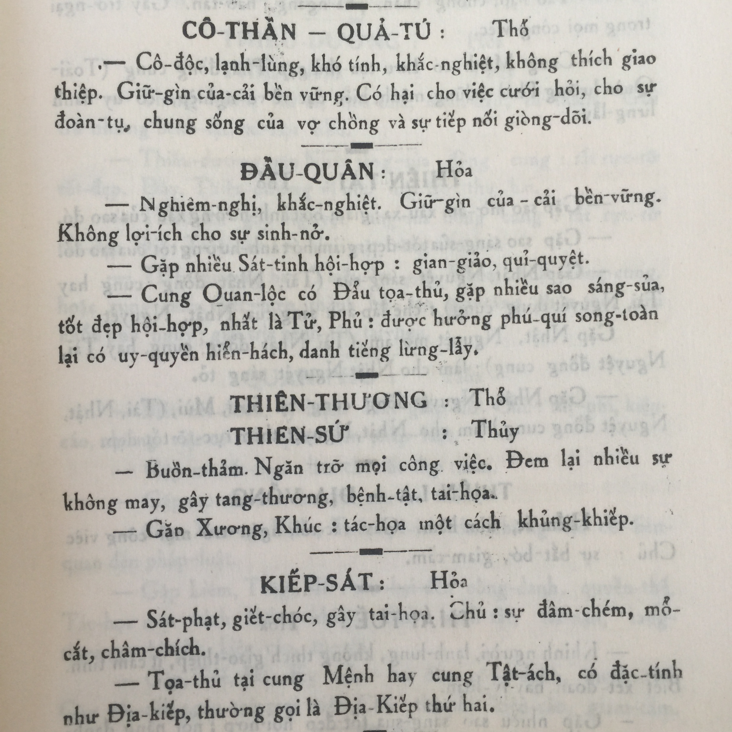 Sách Tử Vi Đẩu Số Tân Biên Bìa Vàng In Theo Bản Xưa