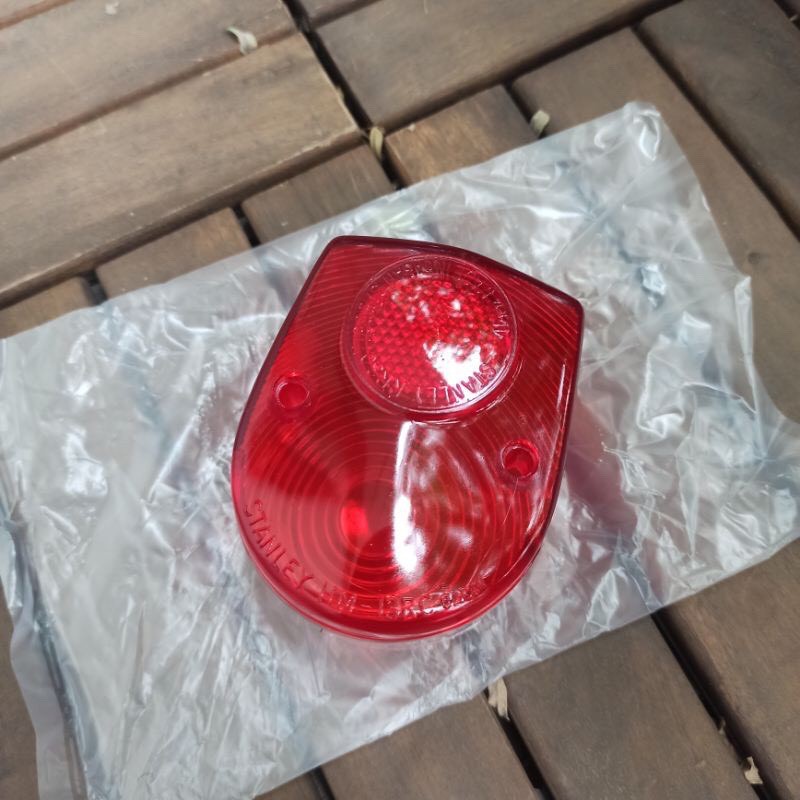 Đèn hậu xe cub 78 81 67 cd.