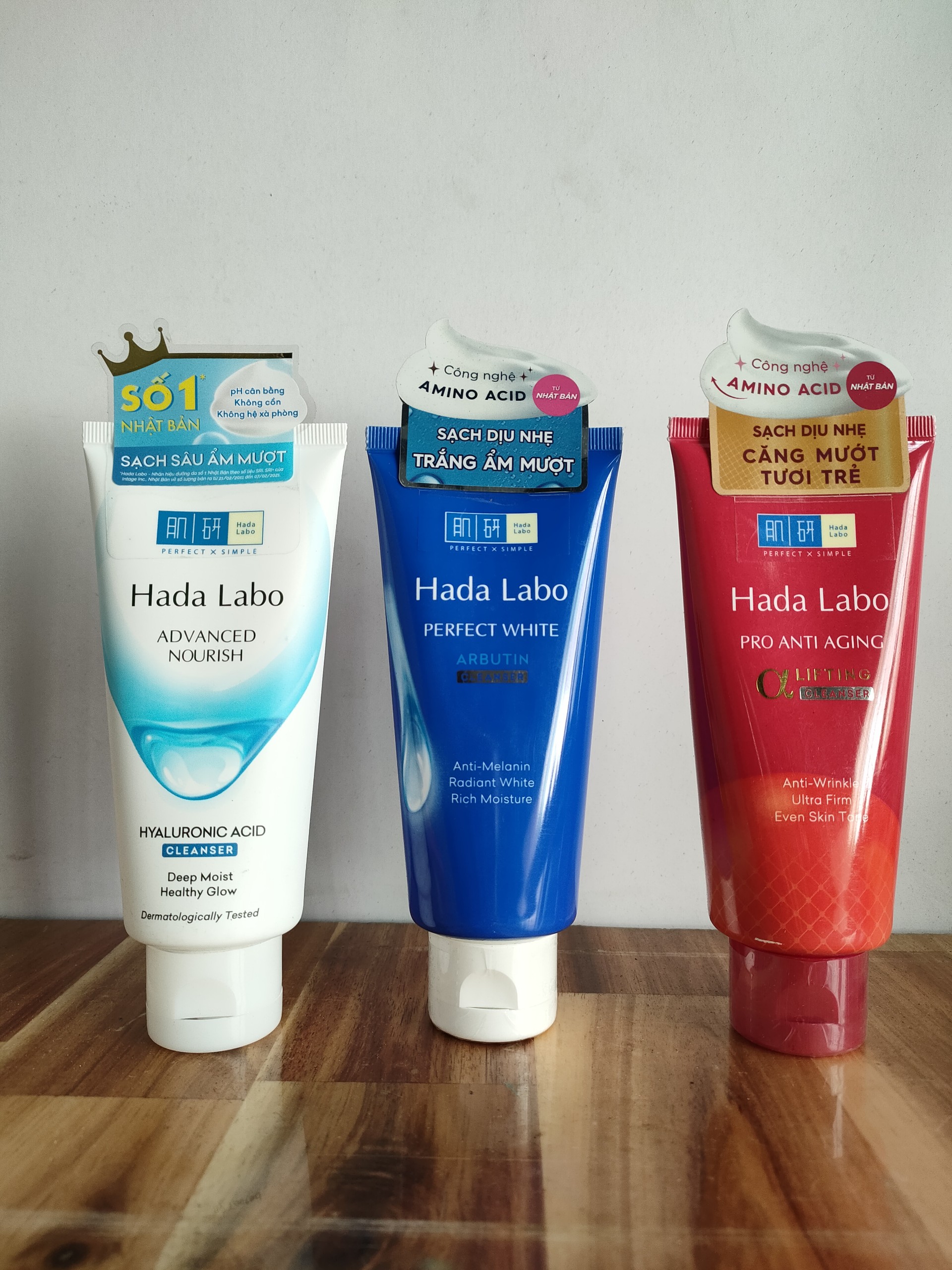 Sữa rửa mặt Hada labo DƯỠNG TRẮNG 80g XANH