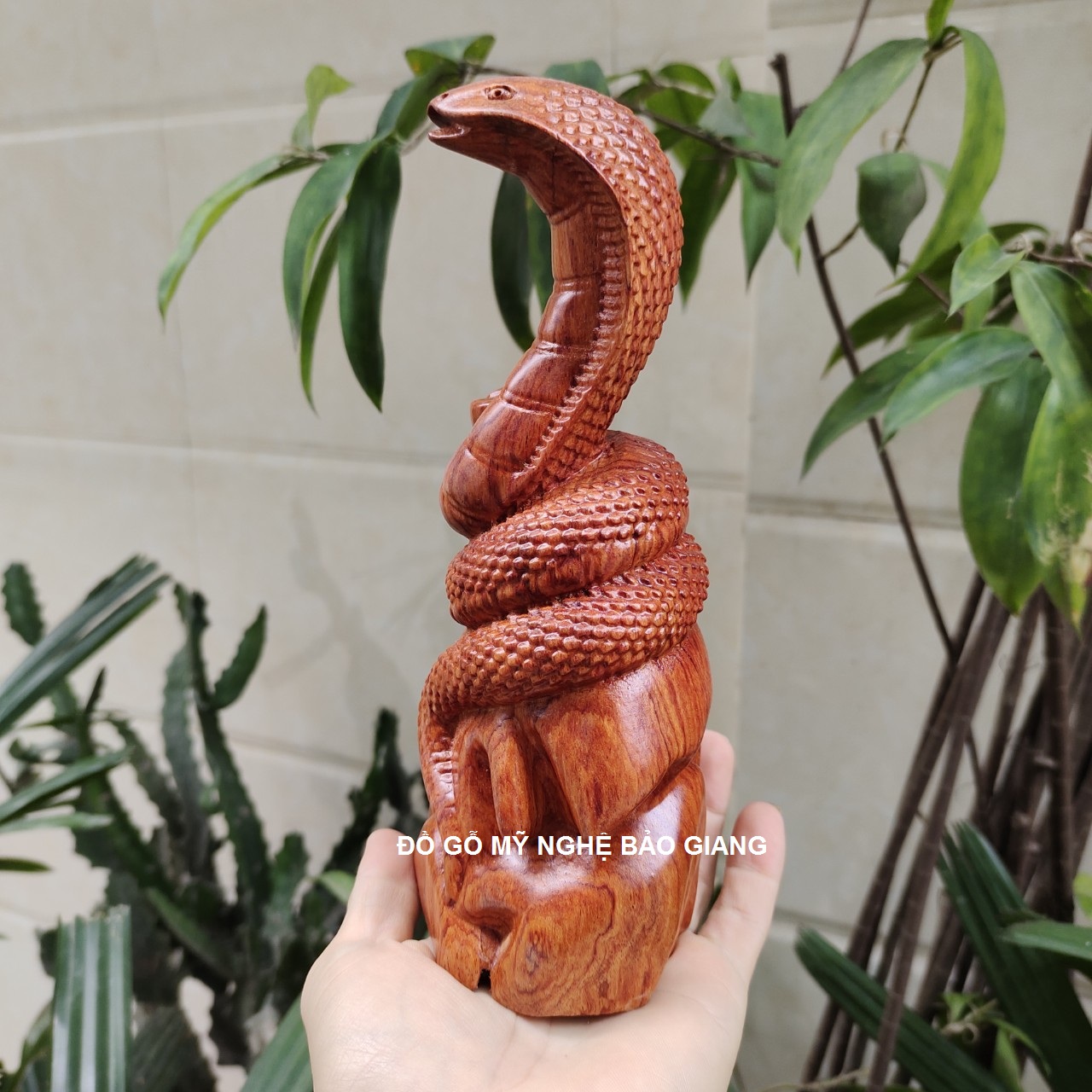Tượng con rắn gỗ hương cao 20 cm