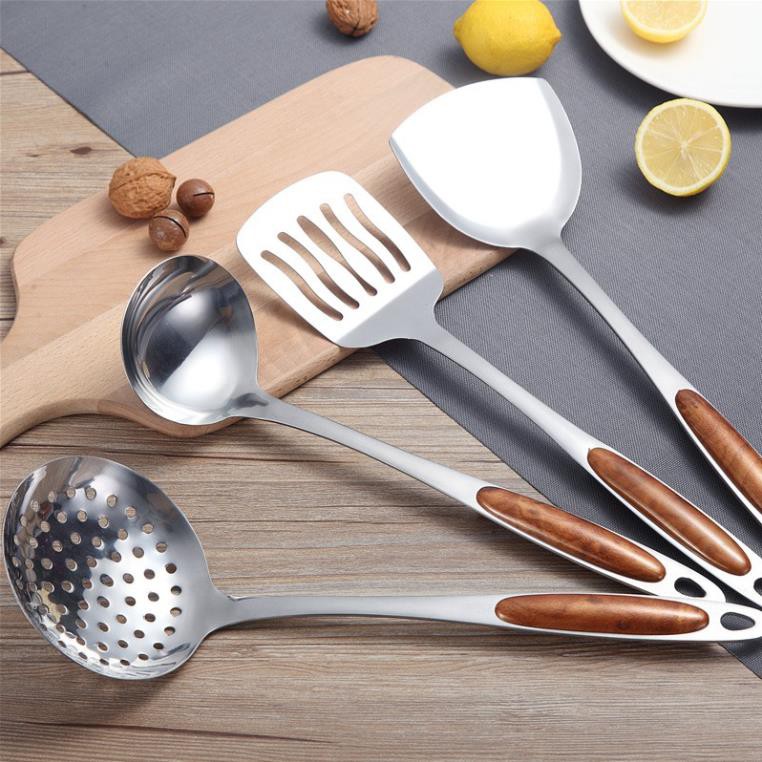 Vá Múc Canh Inox 304 Cán Vân Gỗ 10cm [ KT: 28cm X 7.5cm ]