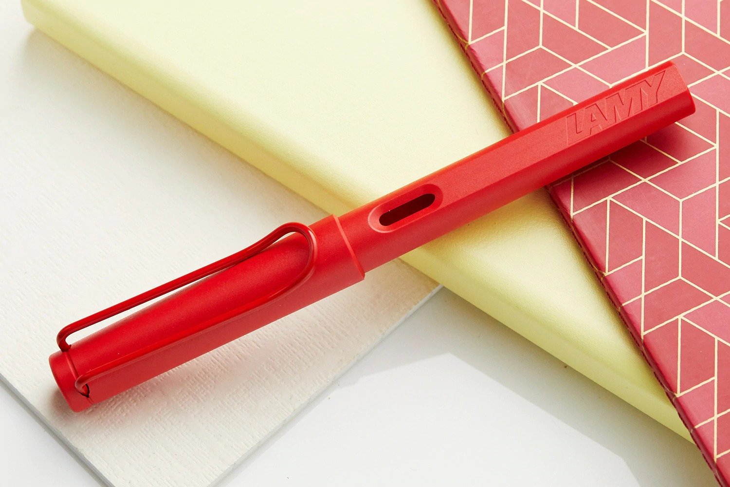 Bút máy LAMY Safari Strawberry (Limited Edition 2022)