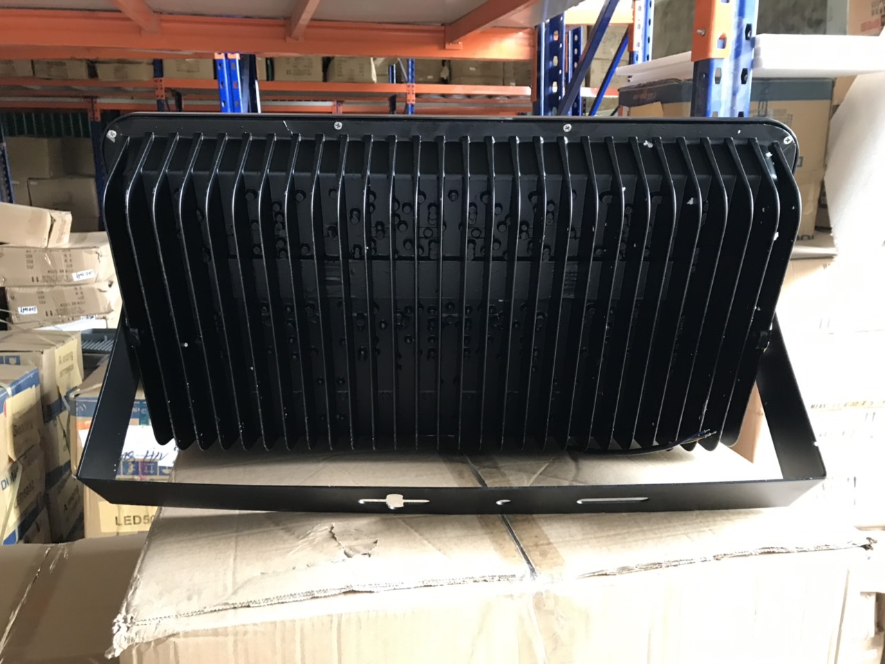 Đèn pha cốc 400W LEDCOM chiếu xa siêu sáng ngoài trời
