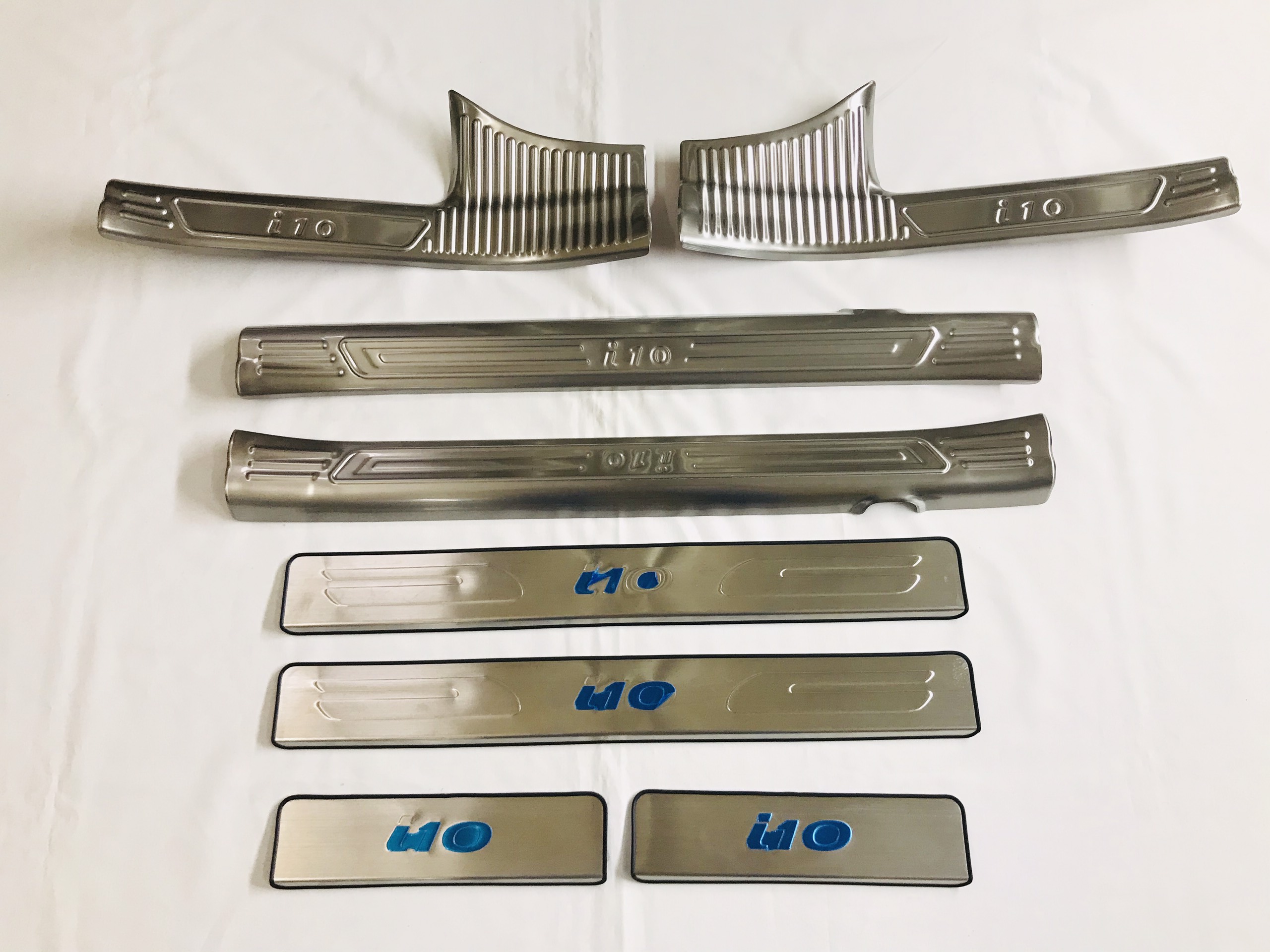 Ốp bậc cửa, nẹp bước chân trong ngoài xe hyundai i10 2014- 2020, 2021- 2022, 2023 inox, 8 chi tiết