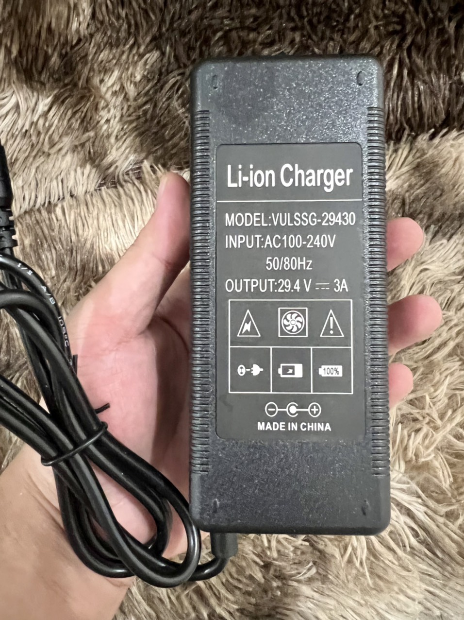 Sạc 7s 29.4v - 3a pin li-ion , có quạt tản nhiệt và đèn báo đầy pin. lk