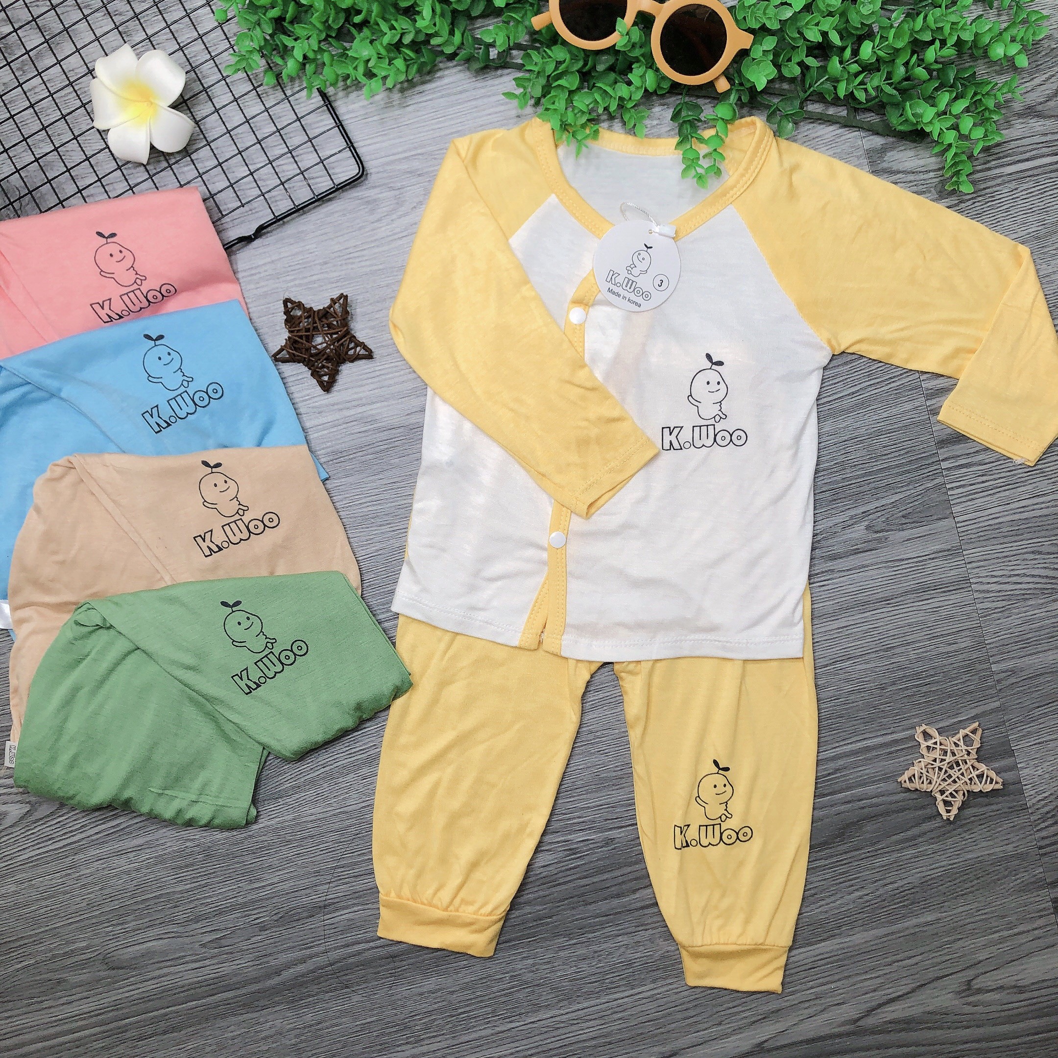 Bộ dài tay thun lạnh phối cực xinh cúc chéo Kwoo cho bé 3-9kg