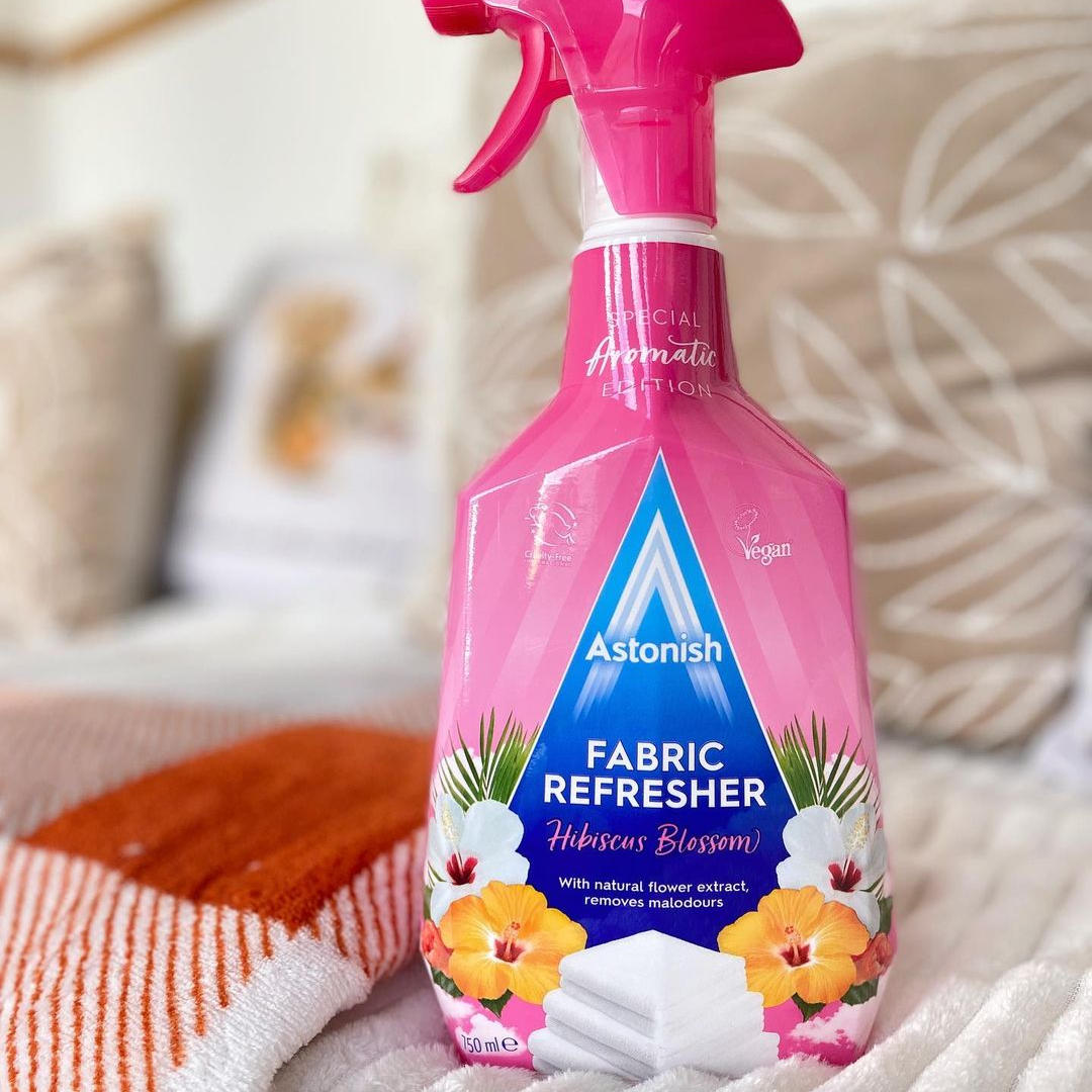 Bình xịt khử mùi - Hoa Phong Lữ Astonish C3430 (750ml)