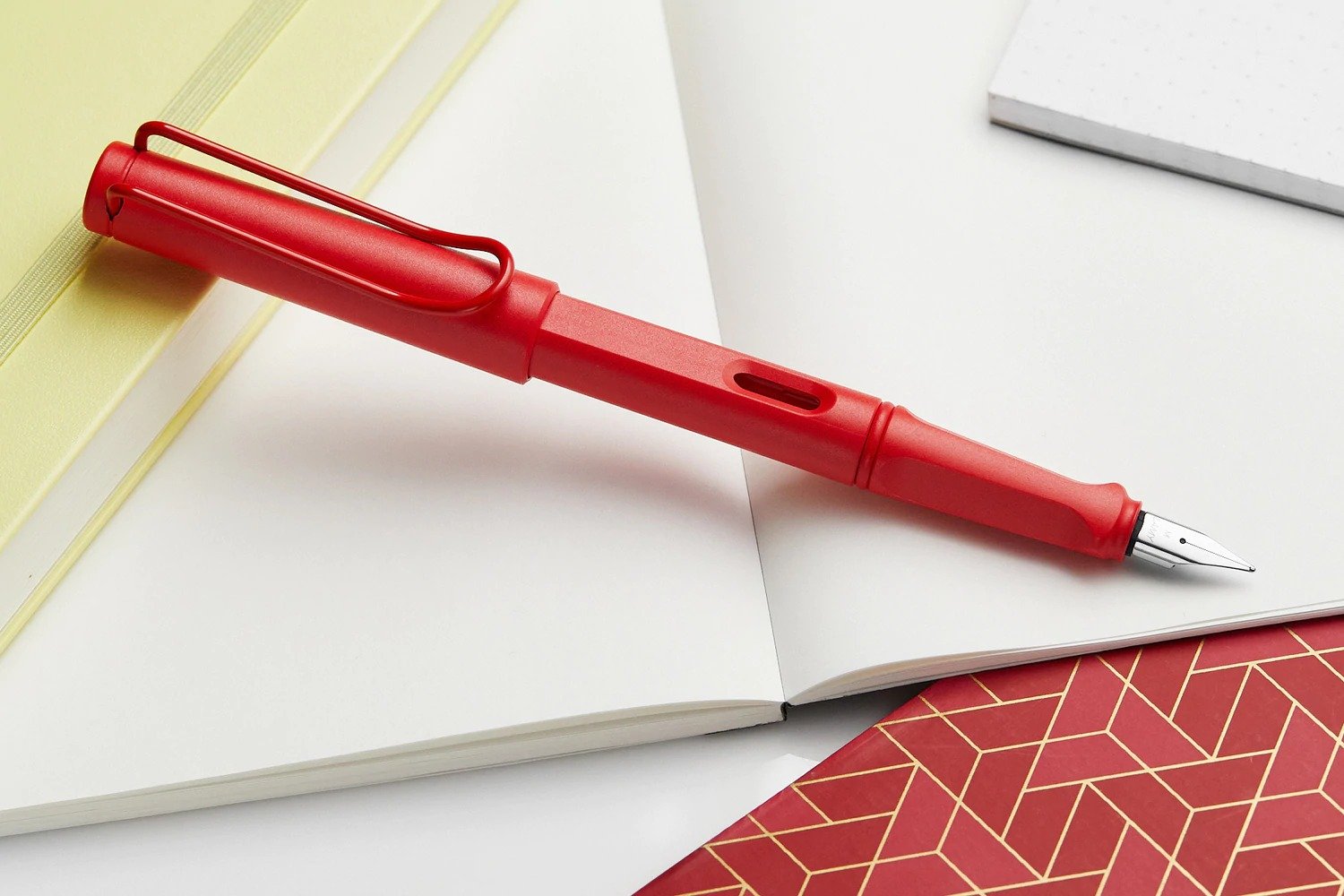 Bút máy LAMY Safari Strawberry (Limited Edition 2022)