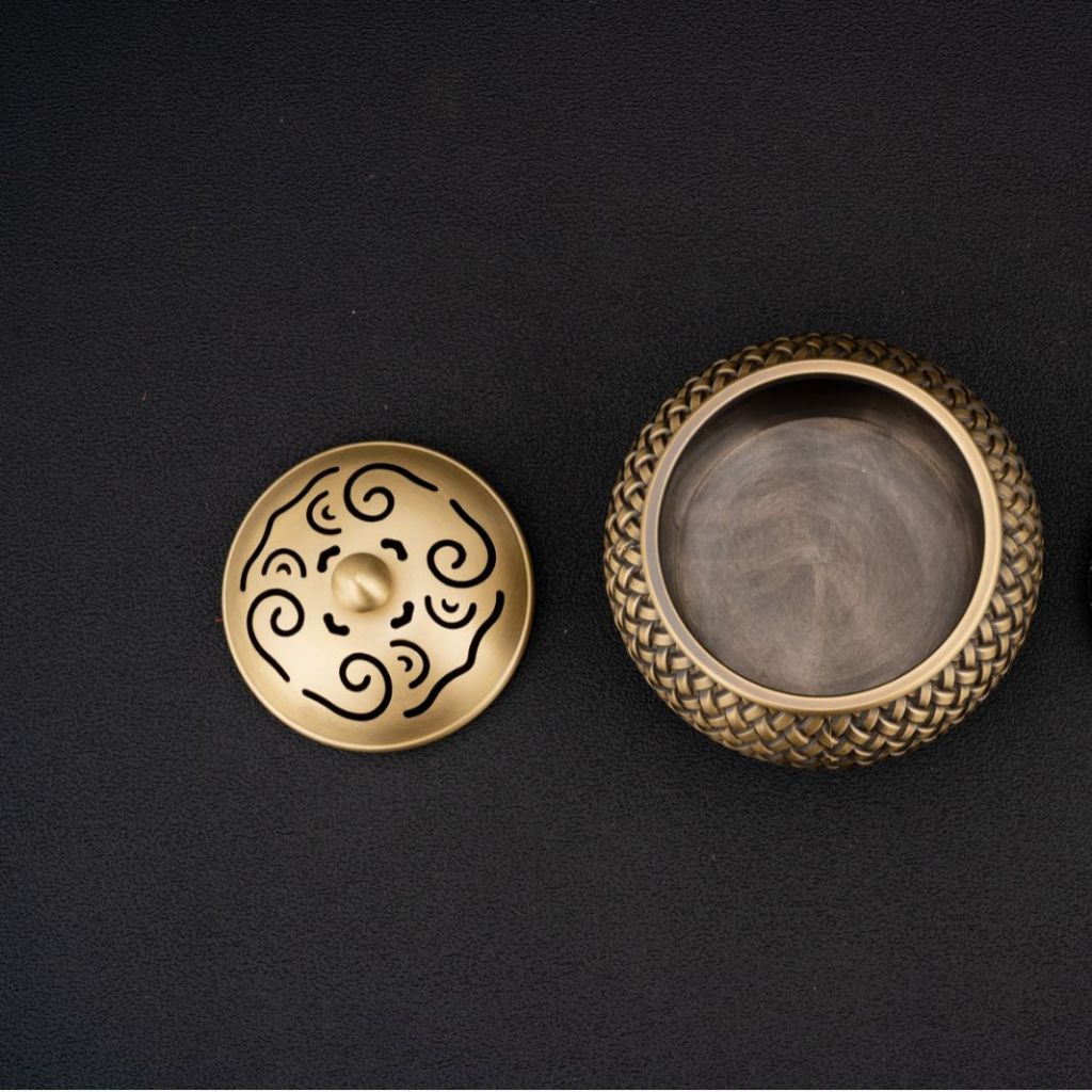 Lư đồng đốt hương trầm (thân đan)