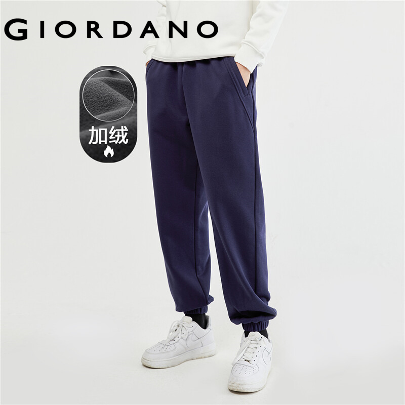 GIORDANO Men Joggers Elastic Waist Fleece-Lined Athleisure Warm Joggers Zipper Pockets Simple Fashion Casual Joggers 18113620
